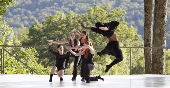 Abaruka's dancers perform at Jacob's Pillow. Photo by Jamie Kraus, courtesy of Jacobs's Pillow Dance.