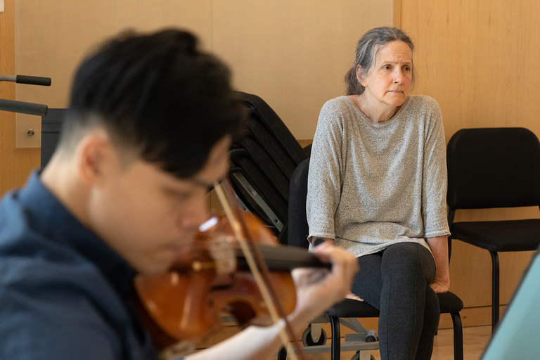 Elizabeth Oakes observes a rehearsal by the Kaydenn String Quartet 